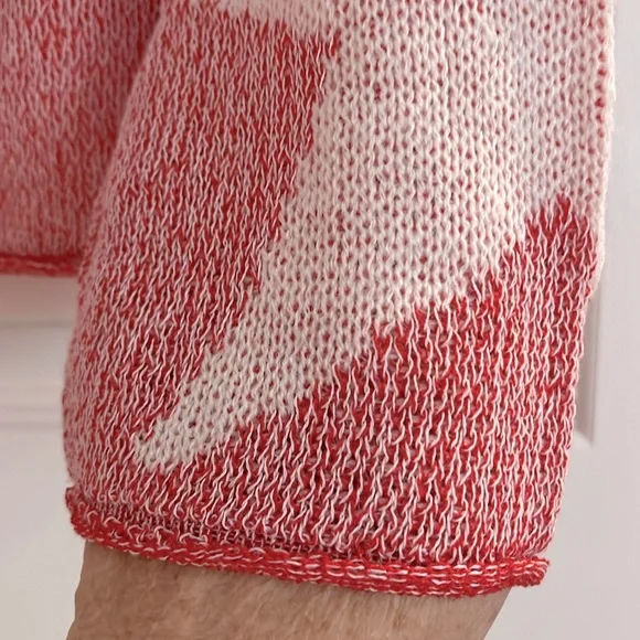 Miracle NWT Cream & Red Star Design Cropped Soft Sweater - Picture 3 of 6